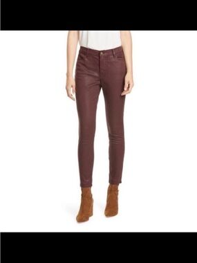 Frame Denim Skinny Jeans in Burgundy Coated Jeans in Bordeaux